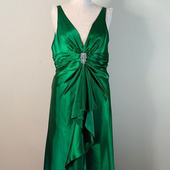 (16)❤️❤️ Host Pick❤️❤️NWT Faviana Hi-Low Plus Size Long Gown in Emerald Green - Picture 1 of 3